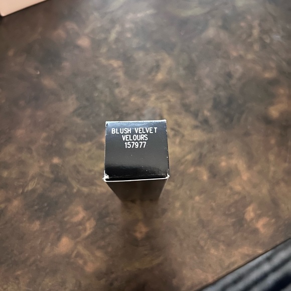 Mary Kay gel semi-matte lipstick - Picture 2 of 2